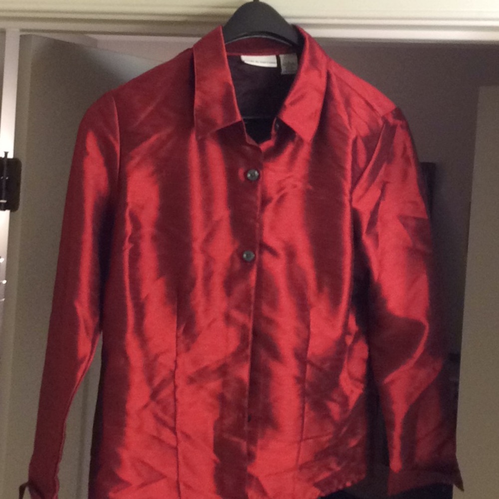 Ladies cuffed sleeved long sleeve blouse.